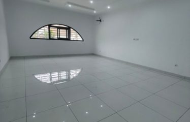 ABIDJUAN COCODY : Location villa duplex 8 pièces – Piscine