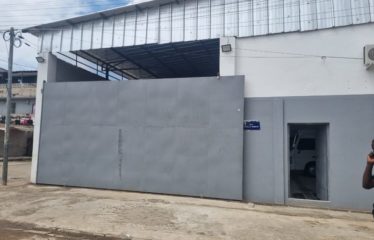 ABIDJAN KOUMASSI : Entrepôt 500m2 a louer – Boulevard du GABON