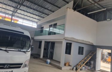 ABIDJAN KOUMASSI : Entrepôt 500m2 a louer – Boulevard du GABON