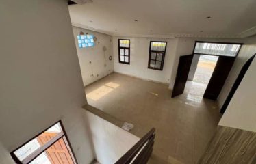 ABIDJAN COCODY : Vente villa duplex 5 pièces + annexe 2 pièces avec jardin