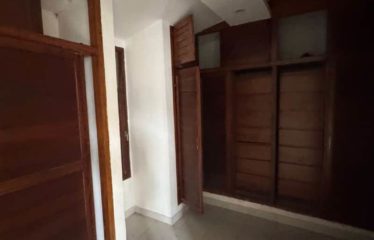 ABIDJAN COCODY : Vente villa duplex 5 pièces + annexe 2 pièces avec jardin