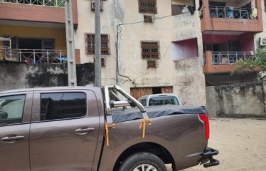 ABIDJAN KOUMASSI: 800m2 building (ground floor + 2 floors) for sale