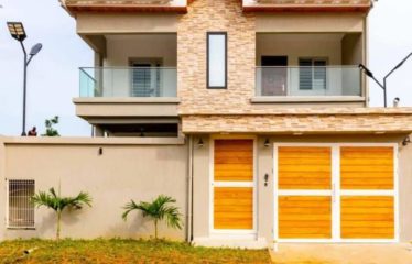 ASSINIE: Luxury 5-room duplex house for sale