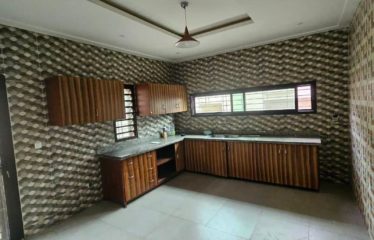 GRAND-BASSAM : Vente villa duplex 6 pièces – Mockey-Ville