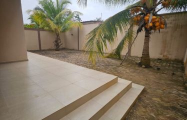 GRAND-BASSAM : Vente villa duplex 6 pièces – Mockey-Ville