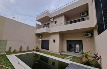 ABIDJAN COCODY : Location villas jumelées 6 pièces