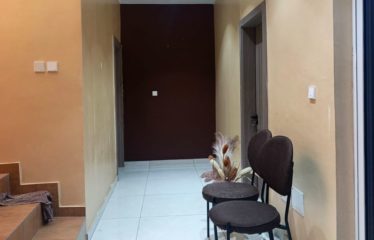 ABIDJAN COCODY: Triplex villa rental