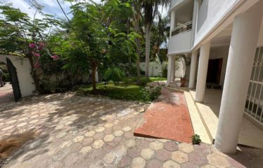 DAKAR ALMADIES : Villa à louer 4 chambres