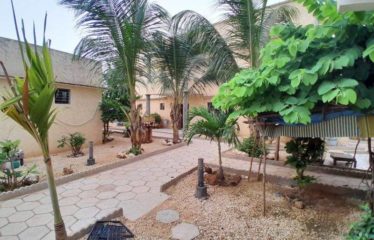NGAPAROU : Villa R+1 située proche de Saly Center à vendre