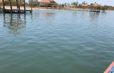SAINT-LOUIS : Terrain pieds dans l’eau à vendre