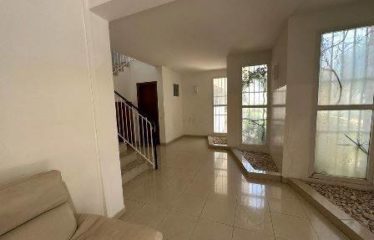 DAKAR FANN RESIDENCE : Villa 8 pièces à louer