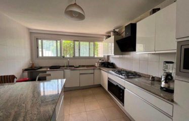 DAKAR FANN RESIDENCE : Villa 8 pièces à louer