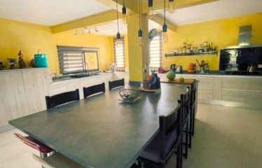 SOMONE : Grande villa de 4 chambres avec piscine à louer