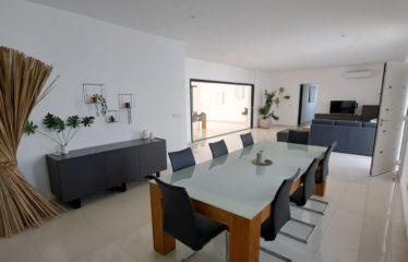 SALY : Villa 3 chambres avec piscine à louer (location longue durée)