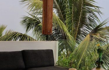 NGAPAROU : Villa R+1 pieds dans l’eau à vendre