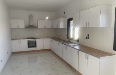 NGUERIGNE : Villa neuve de 3 chambres avec piscine à vendre