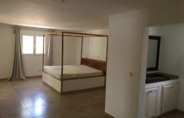 NGAPAROU : Villa 3 chambres avec piscine sur un terrain de 1500 m2 à louer