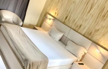DAKAR SICAP : Chambre climatisée avec balcon à louer
