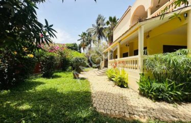 DAKAR ALMADIES : Villa contemporaine R+1 à louer