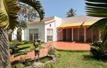 DAKAR ALMADIES : Villa de 1000 m2  à louer aux Almadies