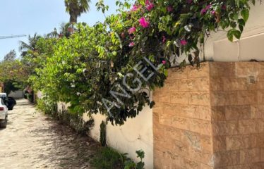 DAKAR ALMADIES : Villa de 1000 m2  à louer aux Almadies