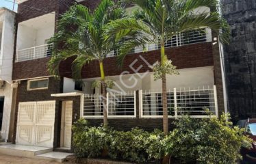 DAKAR OUAKAM : Villa R+2 plus terrasse à louer à Ouakam