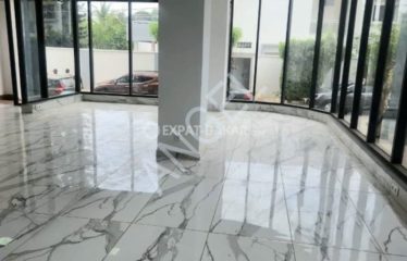DAKAR POINT-E : Showroom à louer au Point E