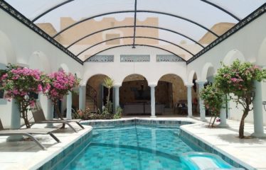 NGAPAROU : Riad entièrement meublé situé à seulement 400 mètres de la plage