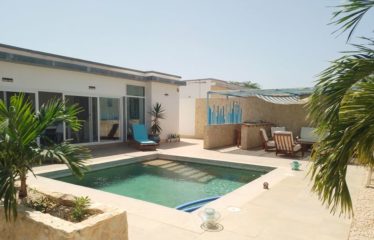 SOMONE : Agréable villa moderne avec piscine proche lagune