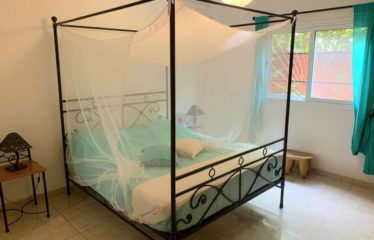 NGAPAROU : Villa avec piscine et beau jardin proche de la mer