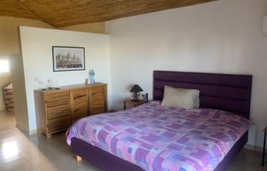 NGAPAROU : Villa avec piscine et beau jardin proche de la mer
