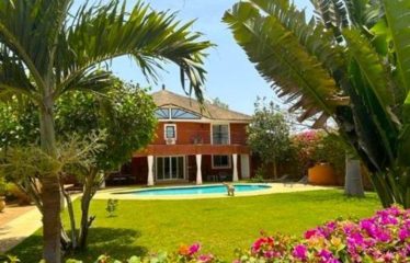 NGAPAROU : Villa avec piscine et beau jardin proche de la mer