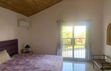 NGAPAROU : Villa avec piscine et beau jardin proche de la mer