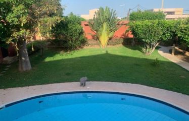 NGAPAROU : Villa avec piscine et beau jardin proche de la mer