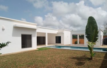 NGUERIGNE : Belle villa neuve à vendre avec piscine dans une nouvelle résidence