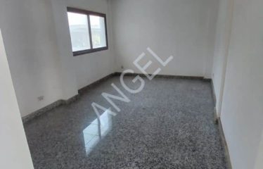 DAKAR POINT-E : Showroom duplex R+2 à louer au niveau du rond-point Place OMVS