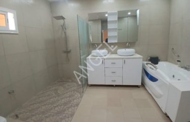 DAKAR ALMADIES : Villa à louer aux almadies R+1