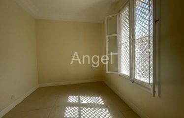 DAKAR PLATEAU : Appartement de 250 m² à louer situé dans le Haut Plateau