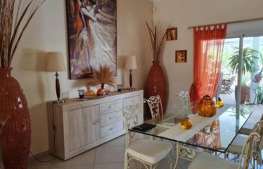 SALY : Villa avec piscine et titre foncier en résidence à vendre