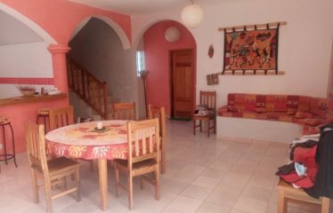 NGAPAROU : Villa avec piscine en 3ème ligne à vendre