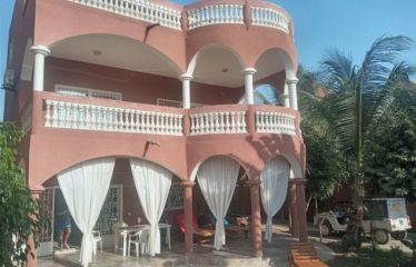 NGAPAROU : Villa avec piscine en 3ème ligne à vendre