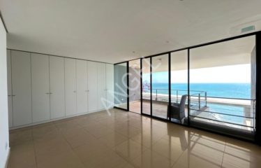 DAKAR MERMOZ : Bel appartement au 4eme étage en duplex avec vue sur mer à louer