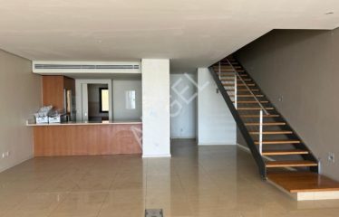 DAKAR MERMOZ : Bel appartement au 4eme étage en duplex avec vue sur mer à louer