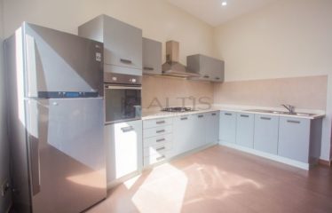 DAKAR MERMOZ : Appartement meublé F4 à louer