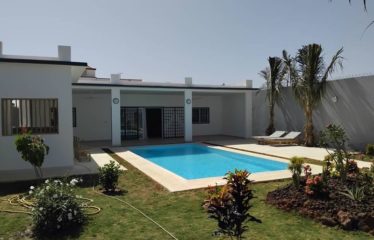 NGAPAROU : Villa neuve avec piscine dans un nouveau quartier résidentiel