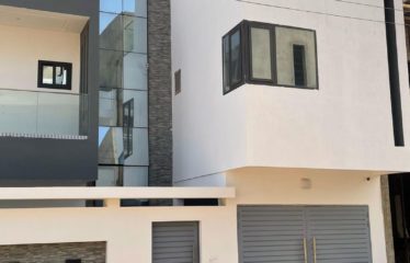 DAKAR ALMADIES : Villa R+3 à vendre aux Almadies