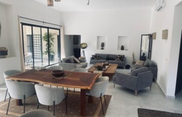 NGUERIGNE : Magnifique villa récente avec piscine dans un lotissement sécurisé