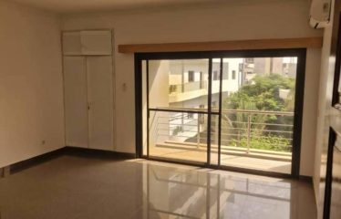 DAKAR ALMADIES : Appartement avec piscine et jardin à louer