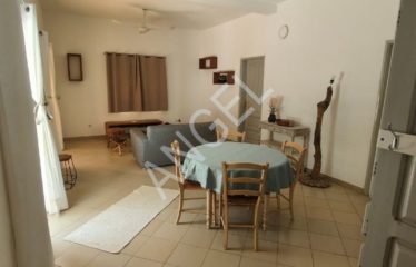 NIANING : Maison d’angle à vendre à 500m du goudron et du centre-ville