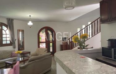DAKAR ALMADIES : Petite villa bungalow sympathique entièrement équipée climatisée à Ngor à 1 min de la mer